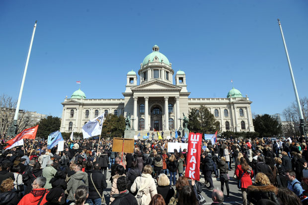 Јавне службе прете штрајком